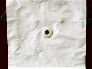 在安裝過程中，應注意工業濾布和濾板之間沒有異物或大的污泥顆粒